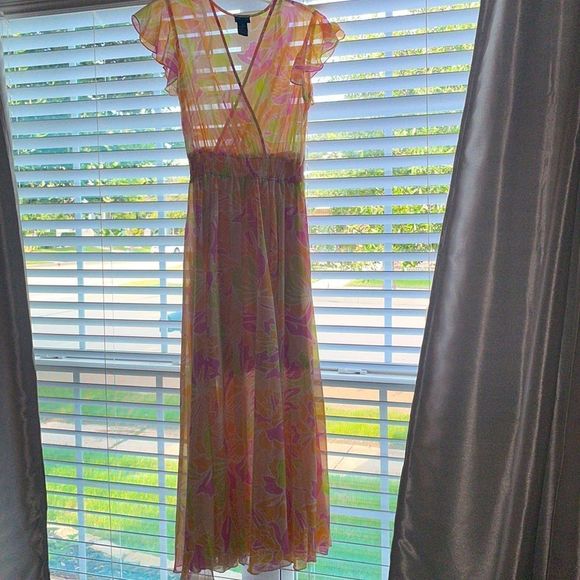 NWOT MAXI DRESS - Picture 2 of 3